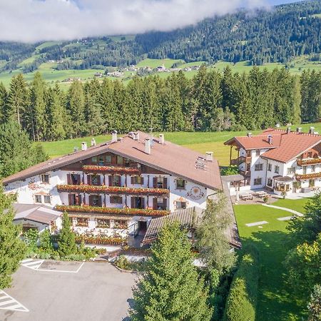 Hotel Hubertushof Dobbiaco Esterno foto