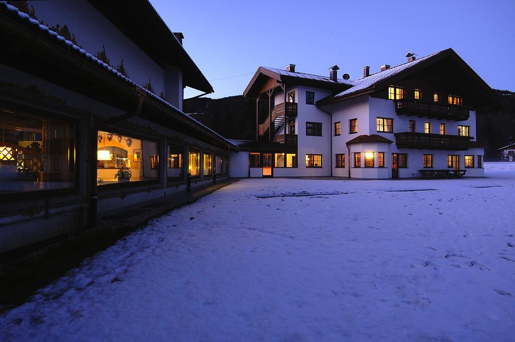Hotel Hubertushof Dobbiaco Esterno foto