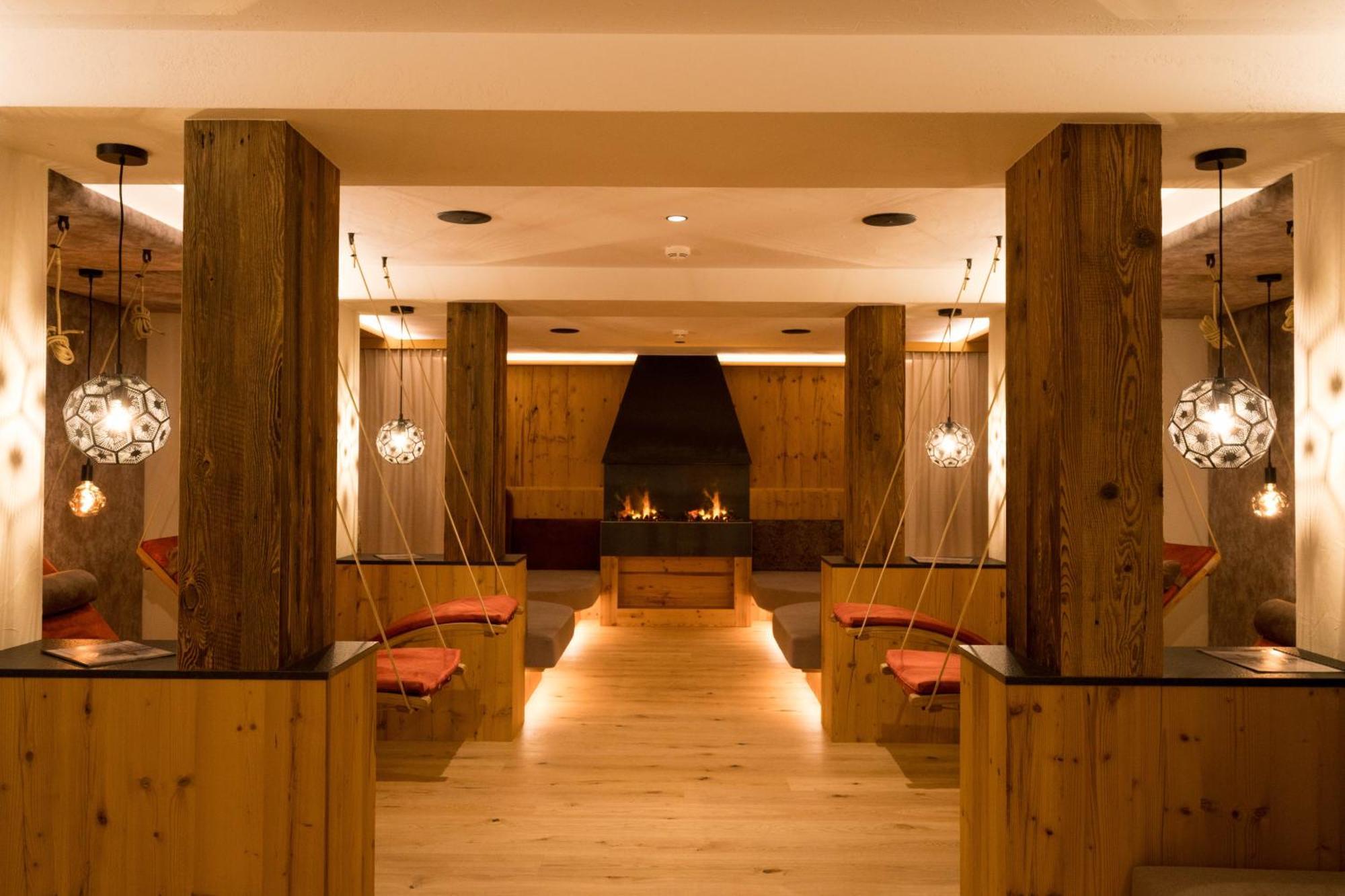 Hotel Hubertushof Dobbiaco Esterno foto