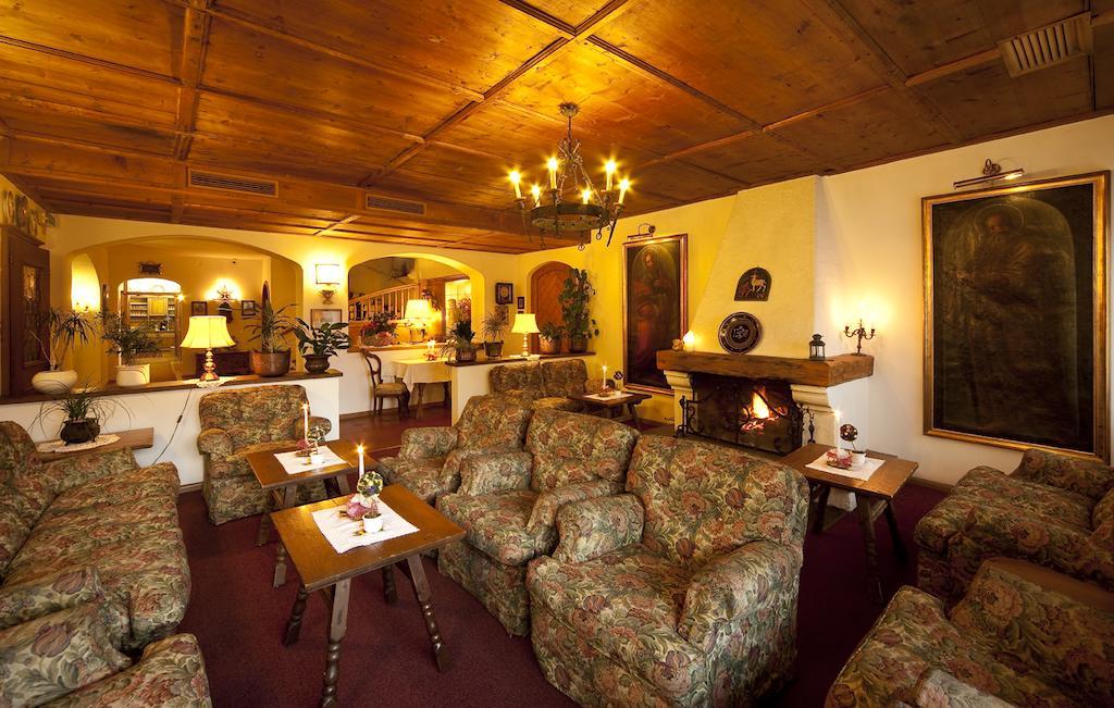 Hotel Hubertushof Dobbiaco Esterno foto
