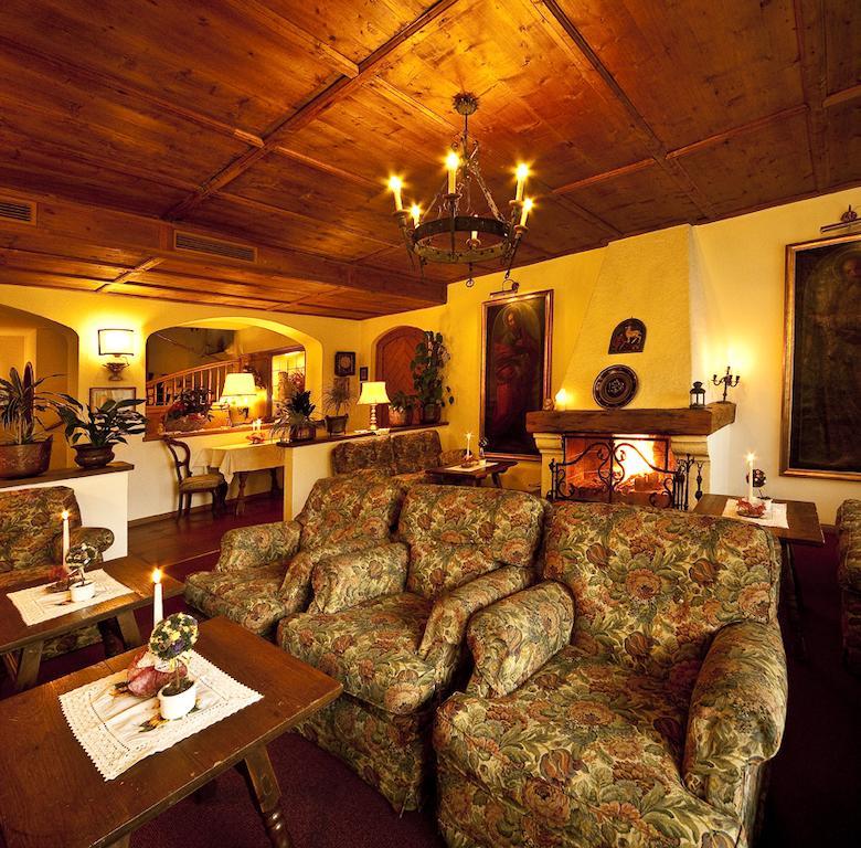 Hotel Hubertushof Dobbiaco Esterno foto