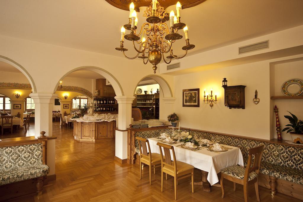 Hotel Hubertushof Dobbiaco Esterno foto