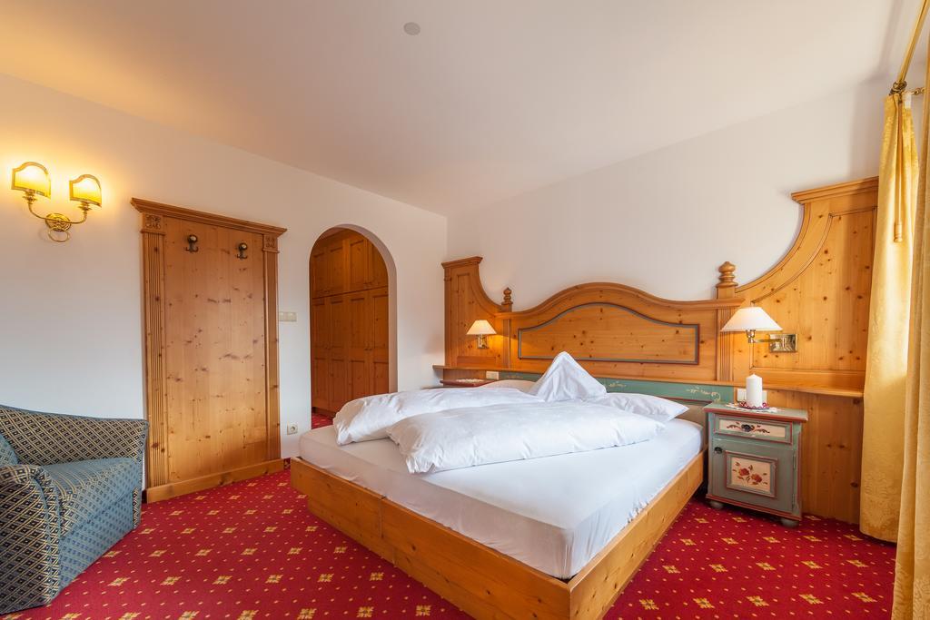 Hotel Hubertushof Dobbiaco Esterno foto