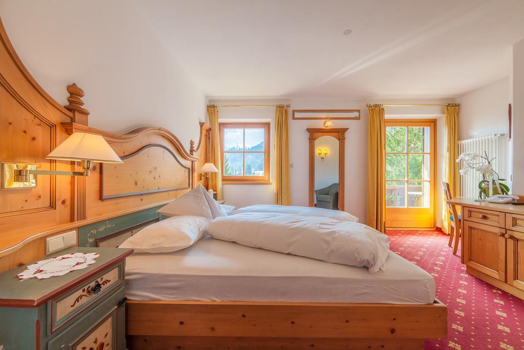 Hotel Hubertushof Dobbiaco Esterno foto
