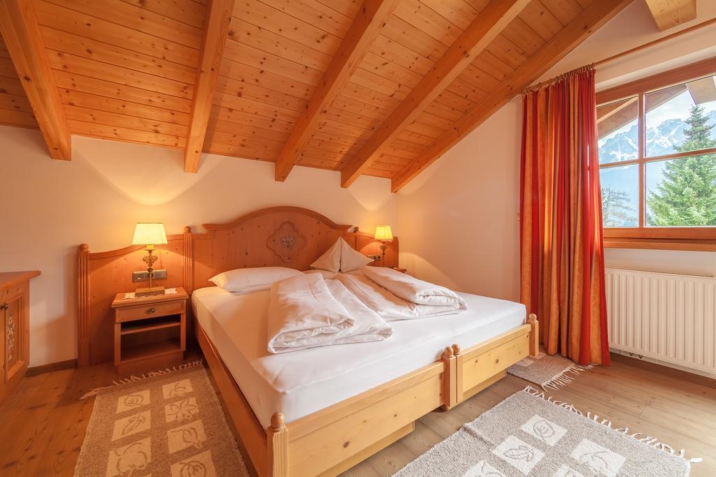 Hotel Hubertushof Dobbiaco Esterno foto