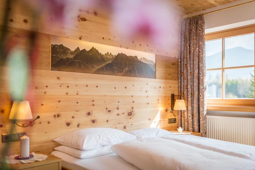 Hotel Hubertushof Dobbiaco Esterno foto