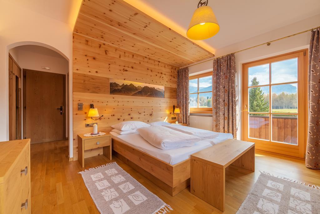 Hotel Hubertushof Dobbiaco Esterno foto