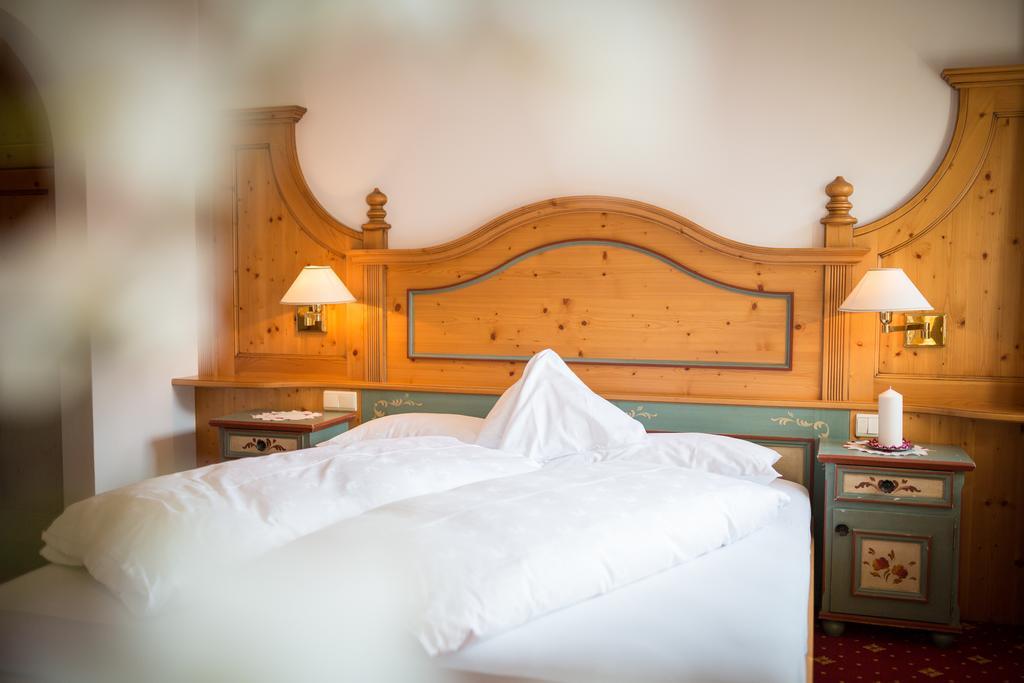 Hotel Hubertushof Dobbiaco Esterno foto