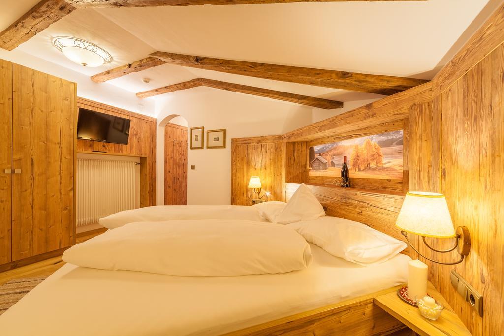 Hotel Hubertushof Dobbiaco Esterno foto