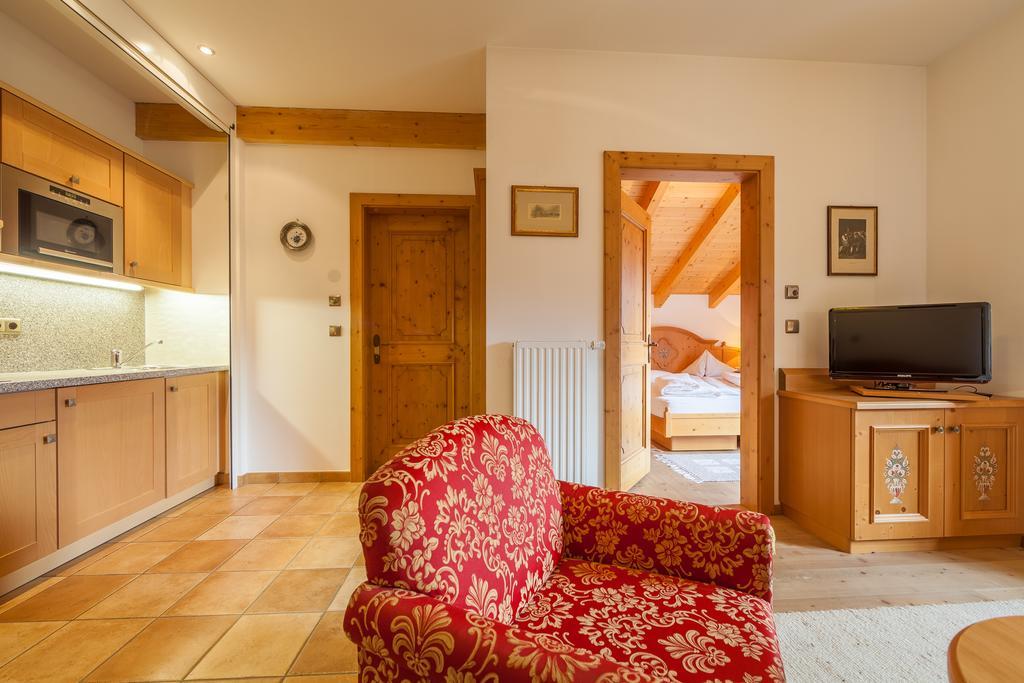 Hotel Hubertushof Dobbiaco Esterno foto