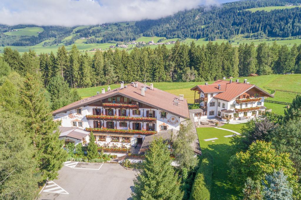 Hotel Hubertushof Dobbiaco Esterno foto