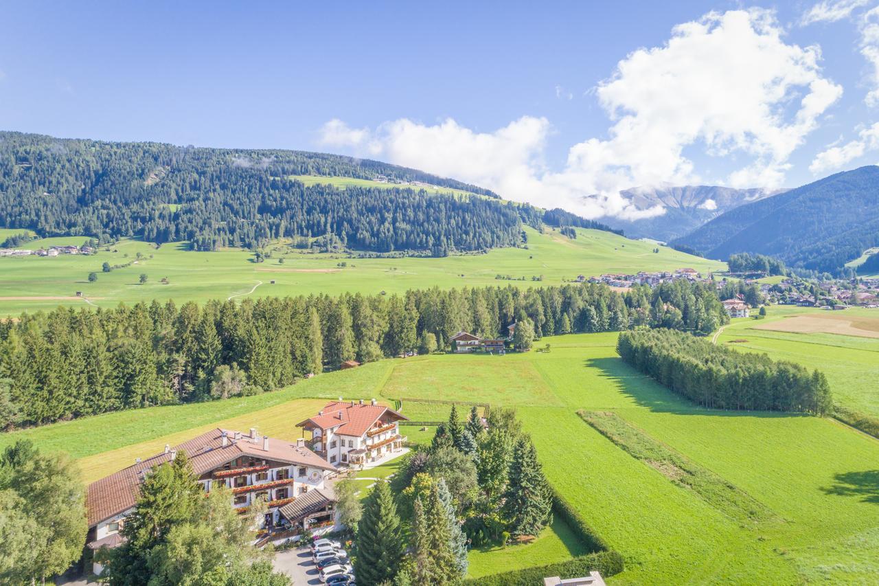 Hotel Hubertushof Dobbiaco Esterno foto